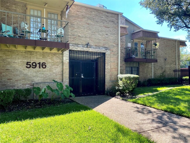 Building Photo - 5916 Birchbrook Dr