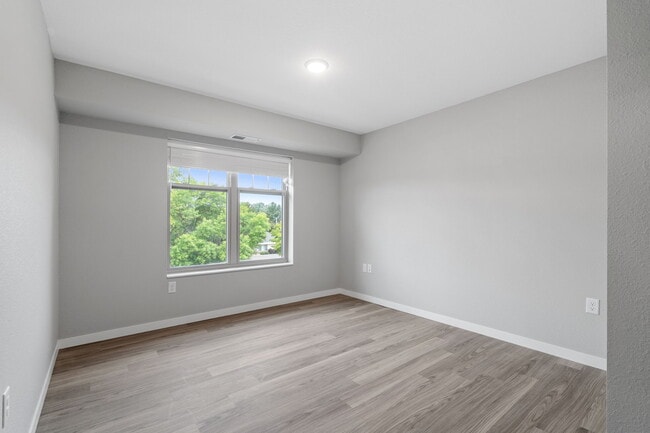 Primary Photo - Emri Apartments