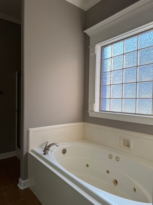 Building Photo - 3200 Mossy Creek Dr