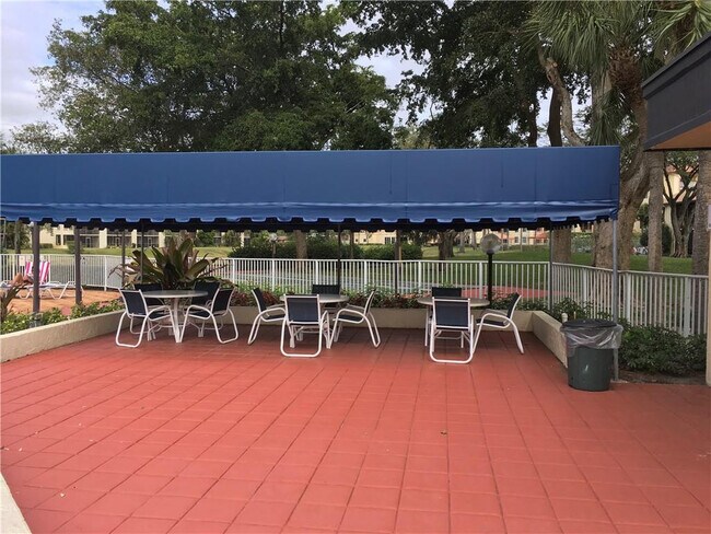 Building Photo - 2059 SW 15th St