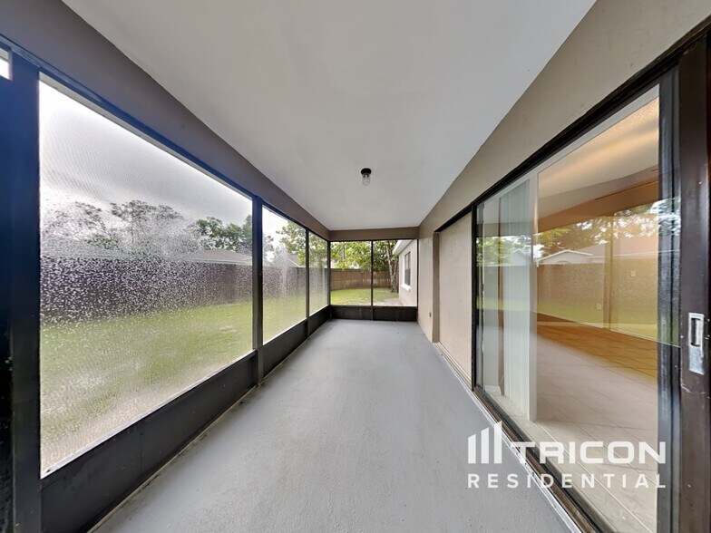 Building Photo - 10827 Claymont Dr