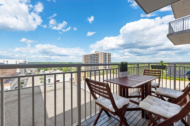 Building Photo - 350 N Main St