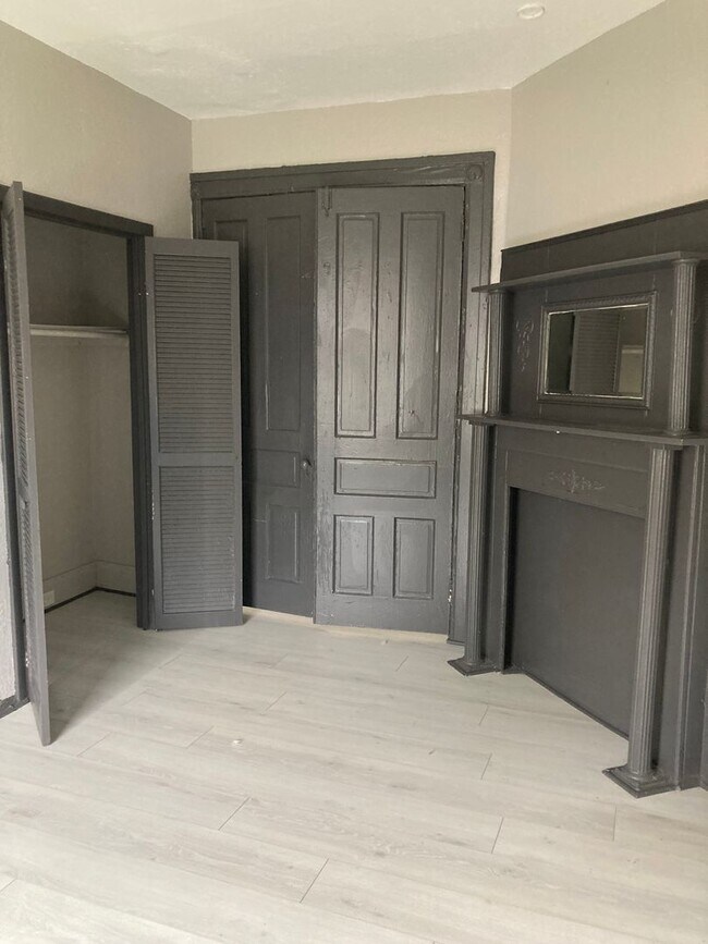 Building Photo - 820-822 HUFFMAN