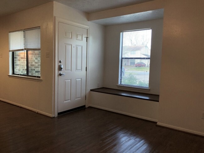 Building Photo - 3705 Choctaw St