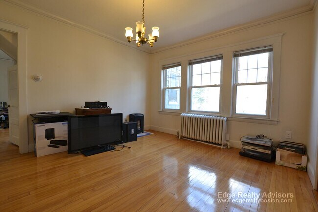 Building Photo - 94 Bennett St