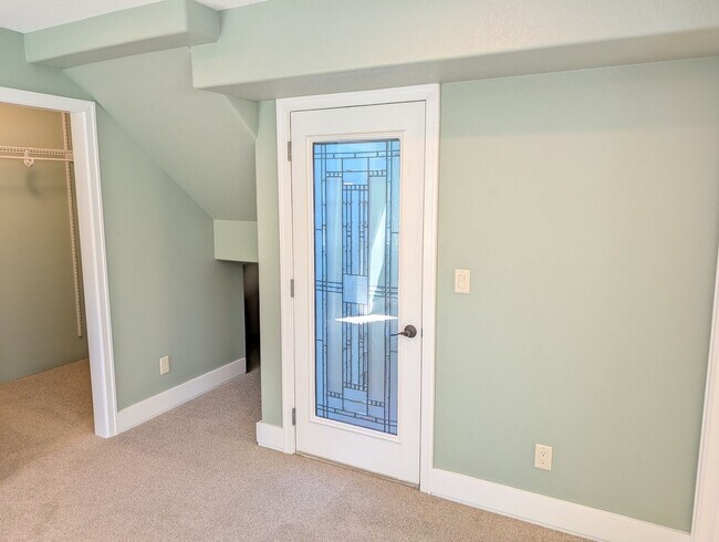 Building Photo - 4 Bed/2.5 Bath Multnomah Village Stunner w...