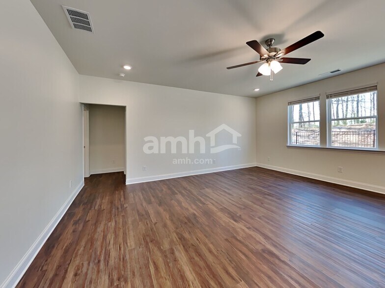 Building Photo - 1802 Windsor Park Ave