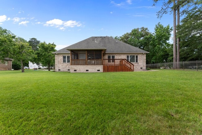 Building Photo - 2300 Greenwing Ct