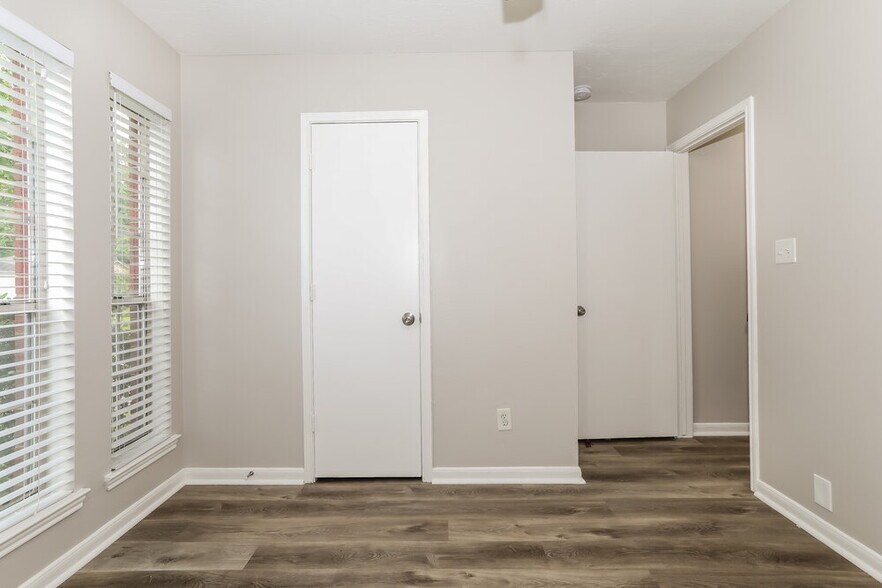 Building Photo - 511 Paradise Ln