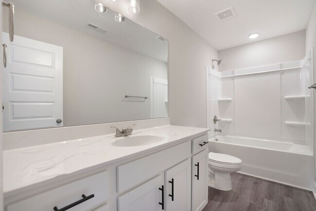 Building Photo - Excell Pointe 2 Bedroom Townhomes