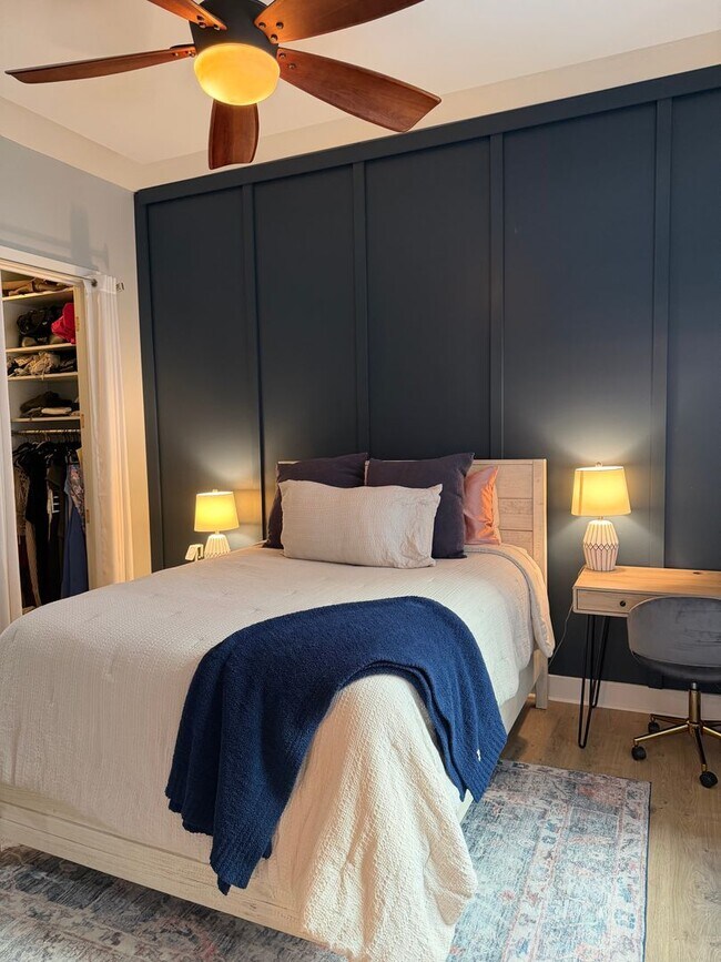 Building Photo - Two Bed/Two Bath Condo in Downtown