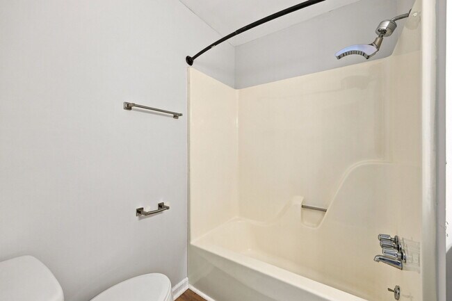 Building Photo - 126 Oakmont Dr