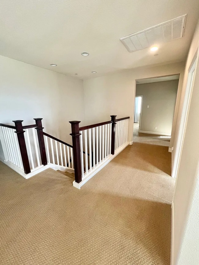 Building Photo - Elegant and Spacious Home with Pool & Park Views in Prime Roseville Location!