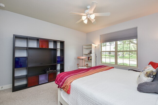 Building Photo - 1111 Majestic Oak