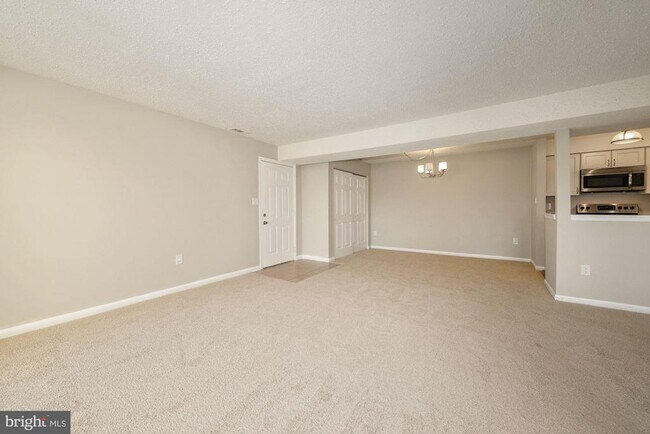 Building Photo - 1601 Carriage House Terrace