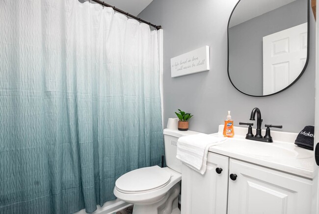Building Photo - 2 bed, newly remodeled hideaway in Trenton...