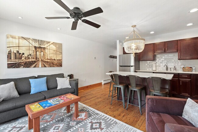 Building Photo - 421 S Main St