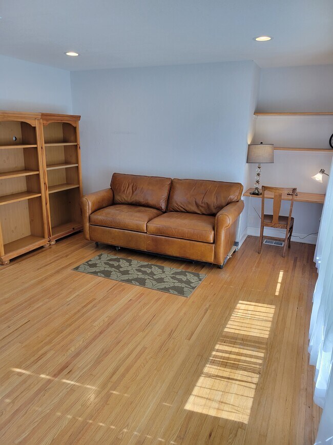 living rm. - 2948 McGavock Pike