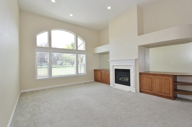Building Photo - 4109 E Man O War Dr