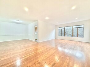 Building Photo - 357 S Elm Dr