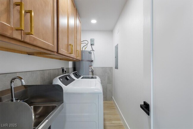 Building Photo - 7724 Rancho Destino Rd