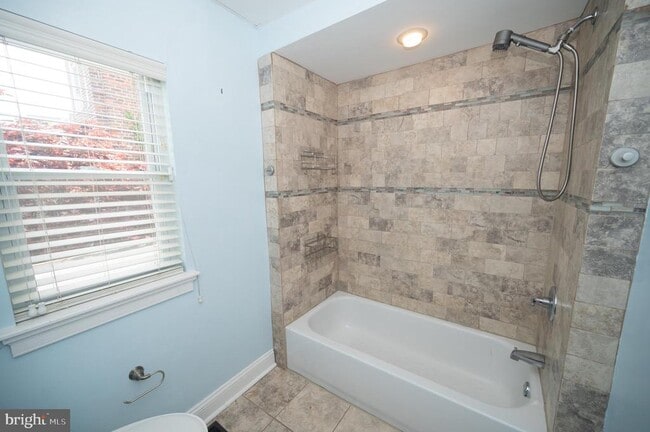Building Photo - 703 Annin St