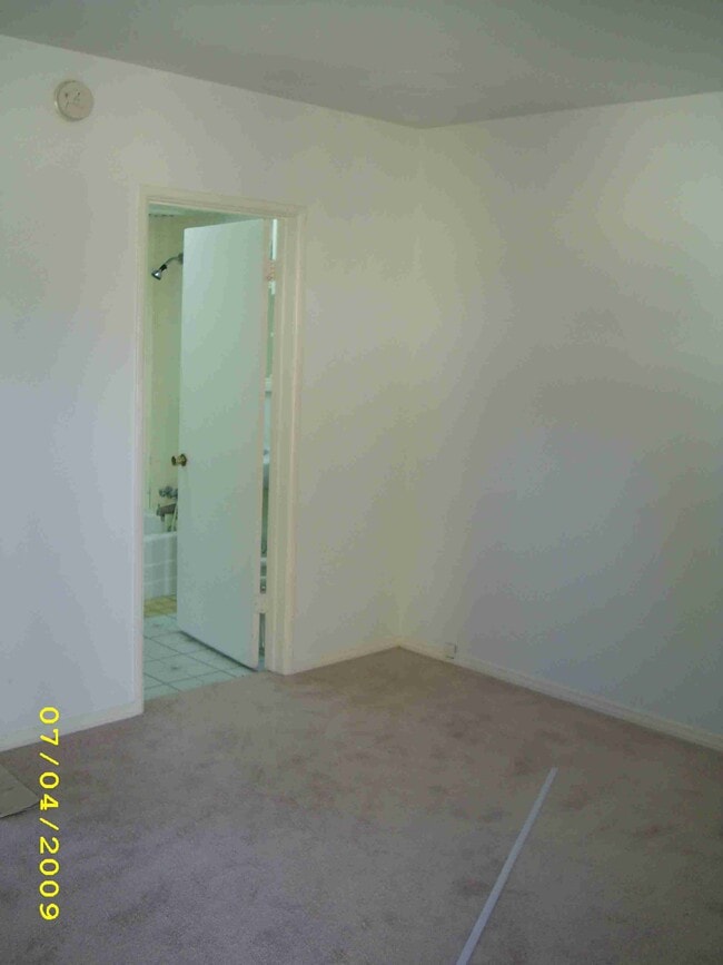 large 1 living room - 1514 Penmar Ave