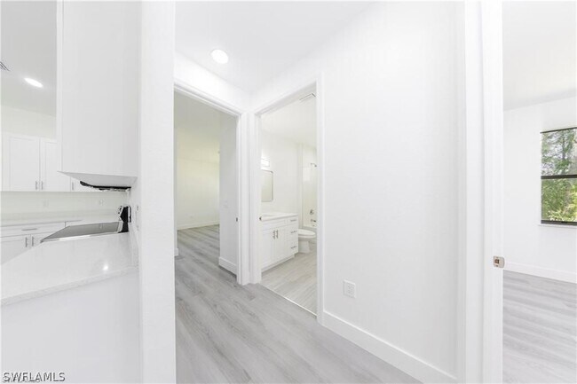 Building Photo - 714 Anaconda Ave S