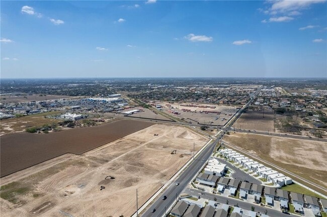 Building Photo - 18 S Marla Ct