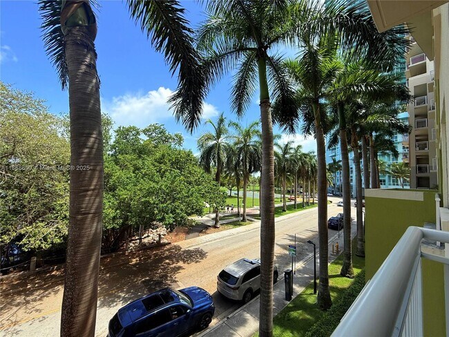 Building Photo - 2000 N Bayshore Dr