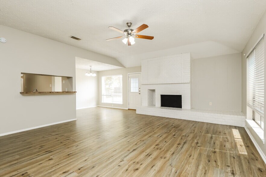 Building Photo - 4703 Lost Lake Ln