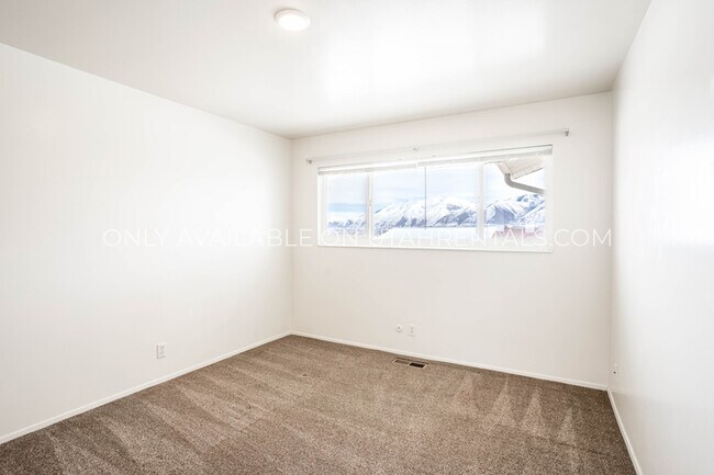 Building Photo - 742 E 200 N