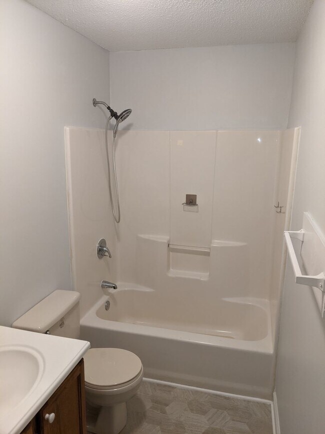 Building Photo - 105 Starlite Dr