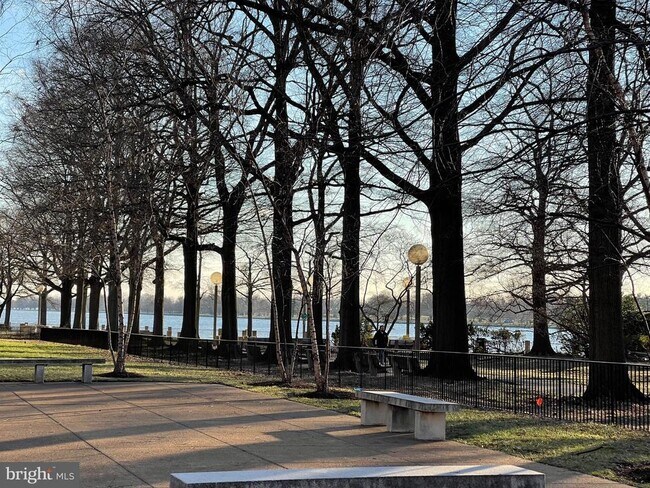 Building Photo - 520 N St SW