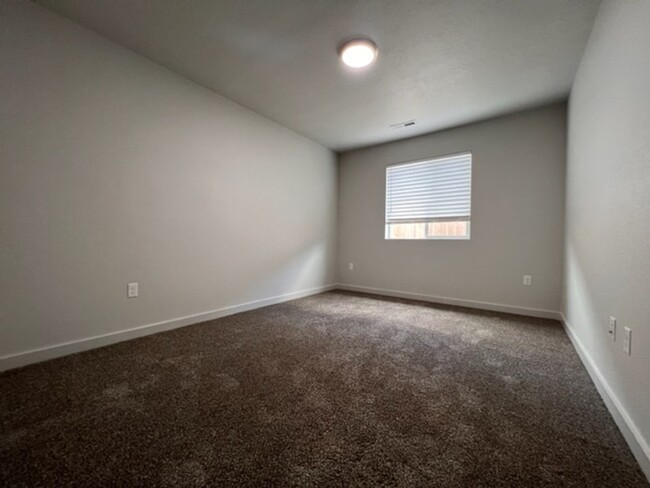 Building Photo - Comfort and Luxury Single Family Home