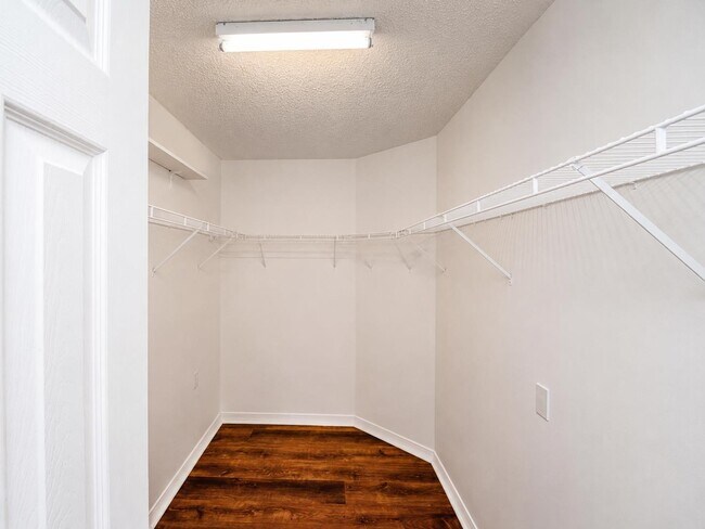 Building Photo - 405 Island View Cir