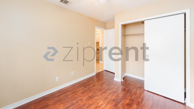 Building Photo - 4315 Lakebend W Dr