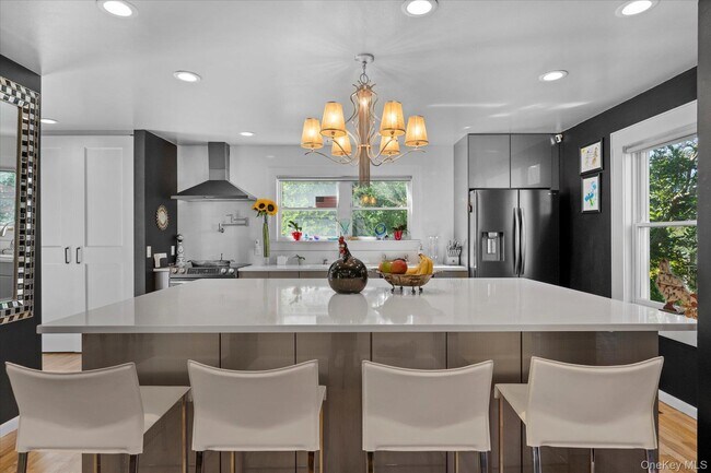 Building Photo - 525 S Harbor Rd