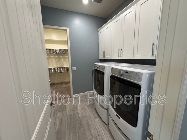 Building Photo - 20614 W Hillcrest Blvd