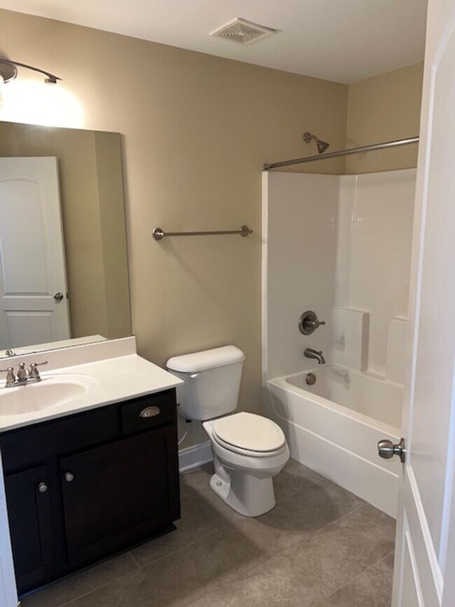 Building Photo - 3 bedroom/2.5 Bathroom Sugar Valley Townhome
