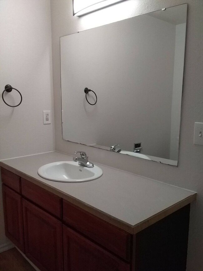 Building Photo - roy2016