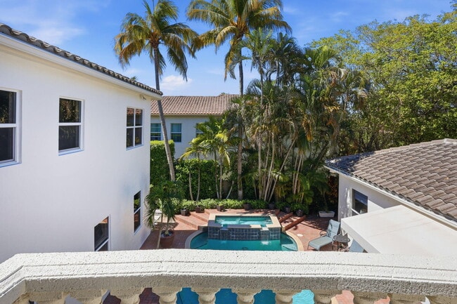 Building Photo - 375 SW 16th St