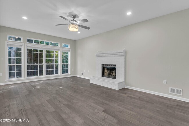 Building Photo - 20 Mulberry Ln