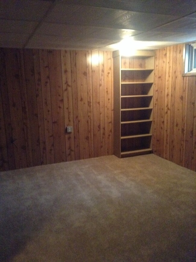 Building Photo - 2 BEDROOM, PLUS 2 BONUS ROOMS, 2 BATHROOM ...