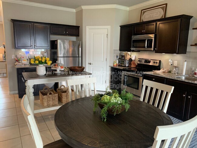 Building Photo - 2761 W Kilimanjaro Way