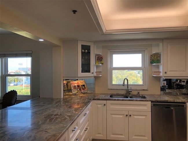 Building Photo - 160 Columbia Dr