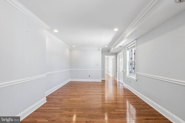 Building Photo - 1730 Pine St