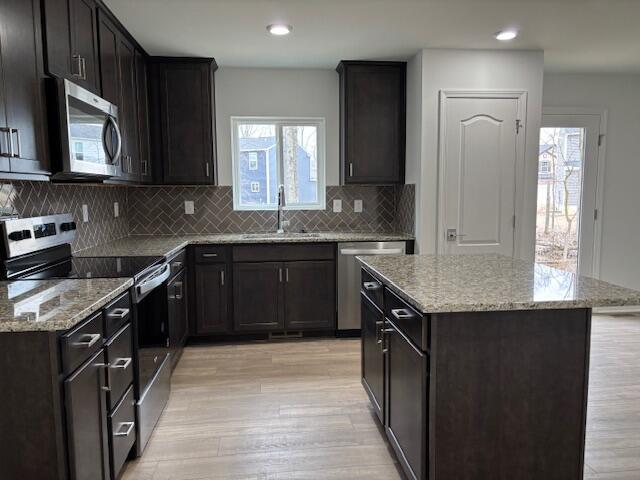 Building Photo - 9272 Hemlock Ln