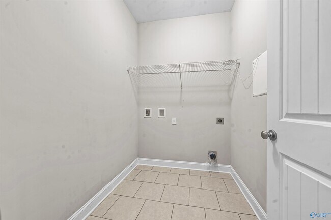Building Photo - 104 Erskin Parcus Dr