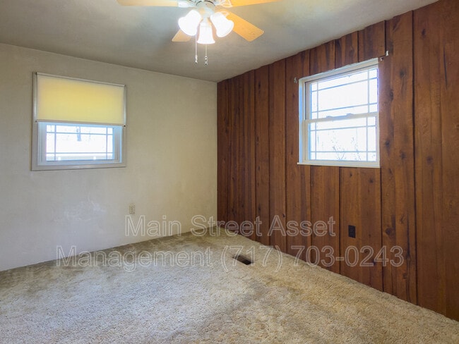 Building Photo - 735 Yellow Hill Rd